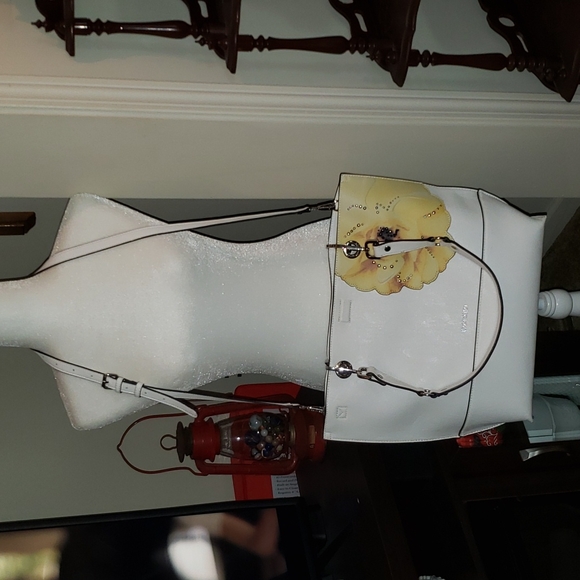 BEAUTIFUL  NeW Calvin Klein Tote with Matching Wristlet 🌼 Purse Bag Reversible - Picture 10 of 11